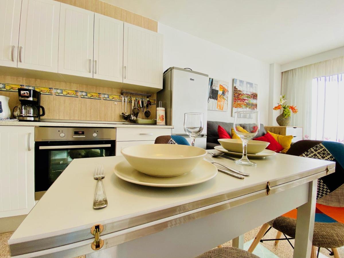 Orange And White Apartment In Yumbo Сан-Бартоломе Екстер'єр фото